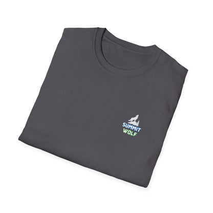 Summit Wolf Adventure Unissex Softstyle T-Shirt