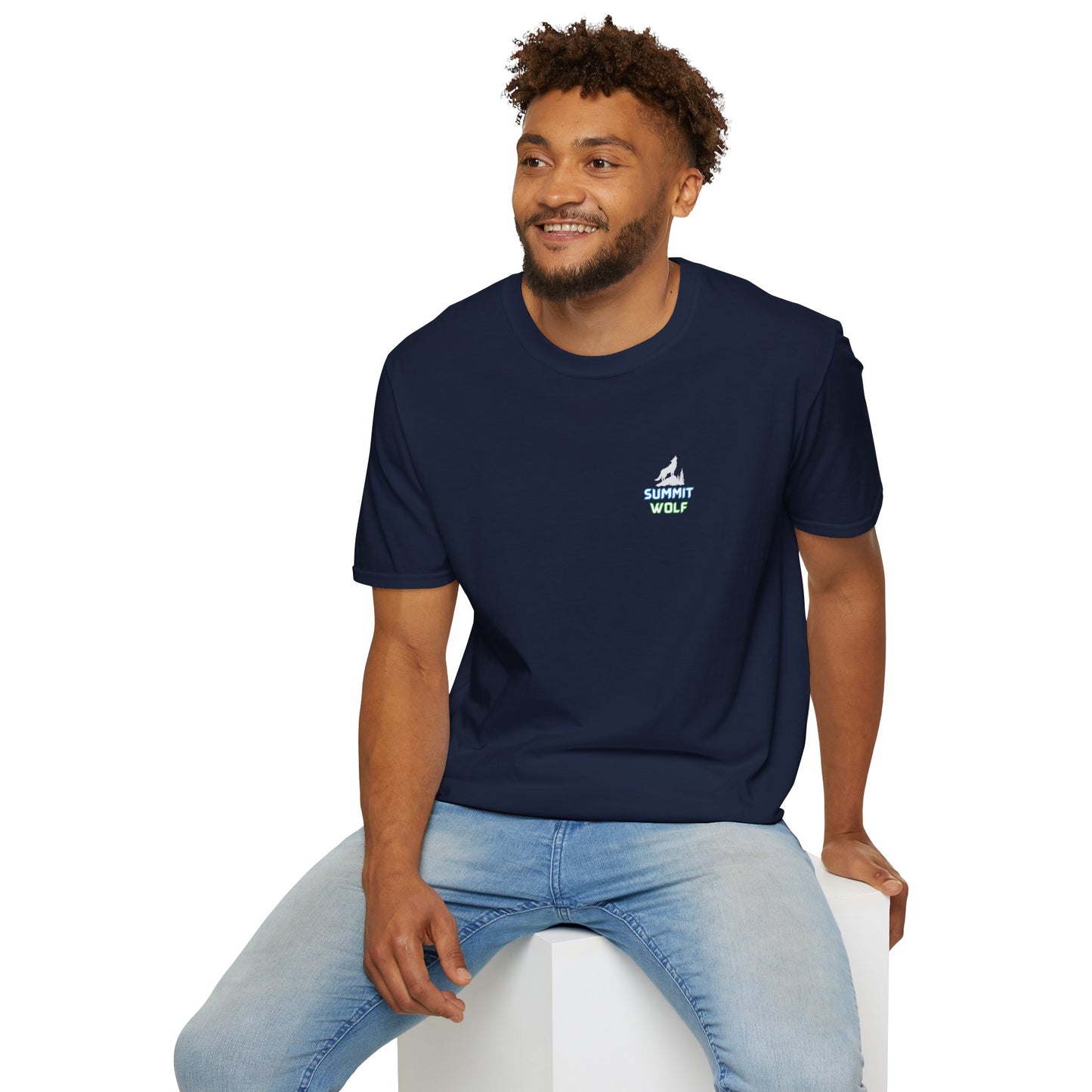 Summit Wolf Adventure Unissex Softstyle T-Shirt