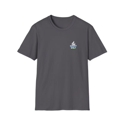 Summit Wolf Adventure Unissex Softstyle T-Shirt