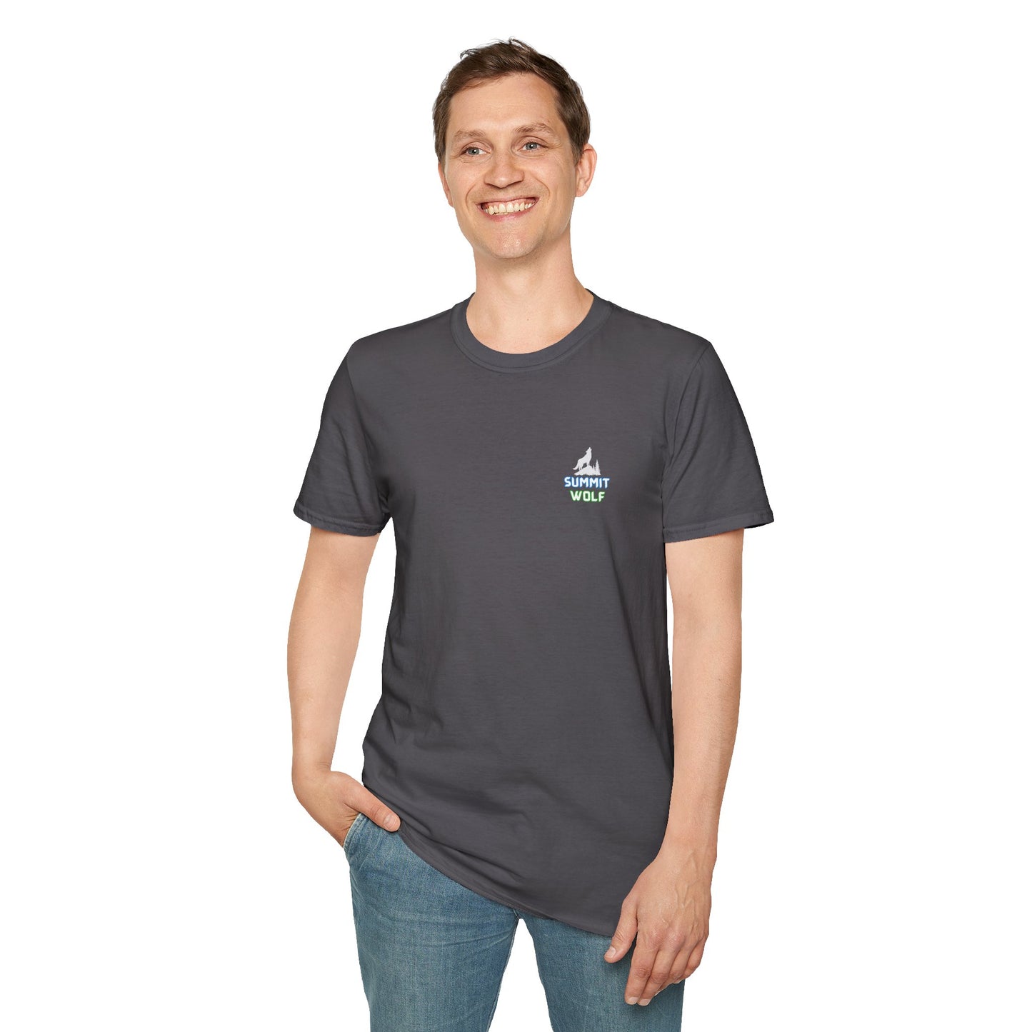 Summit Wolf Adventure Unissex Softstyle T-Shirt
