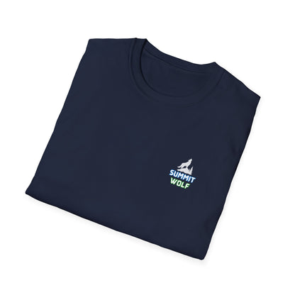 Summit Wolf Adventure Unissex Softstyle T-Shirt