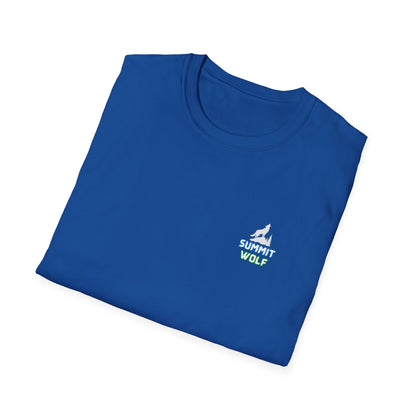 Summit Wolf Adventure Unissex Softstyle T-Shirt