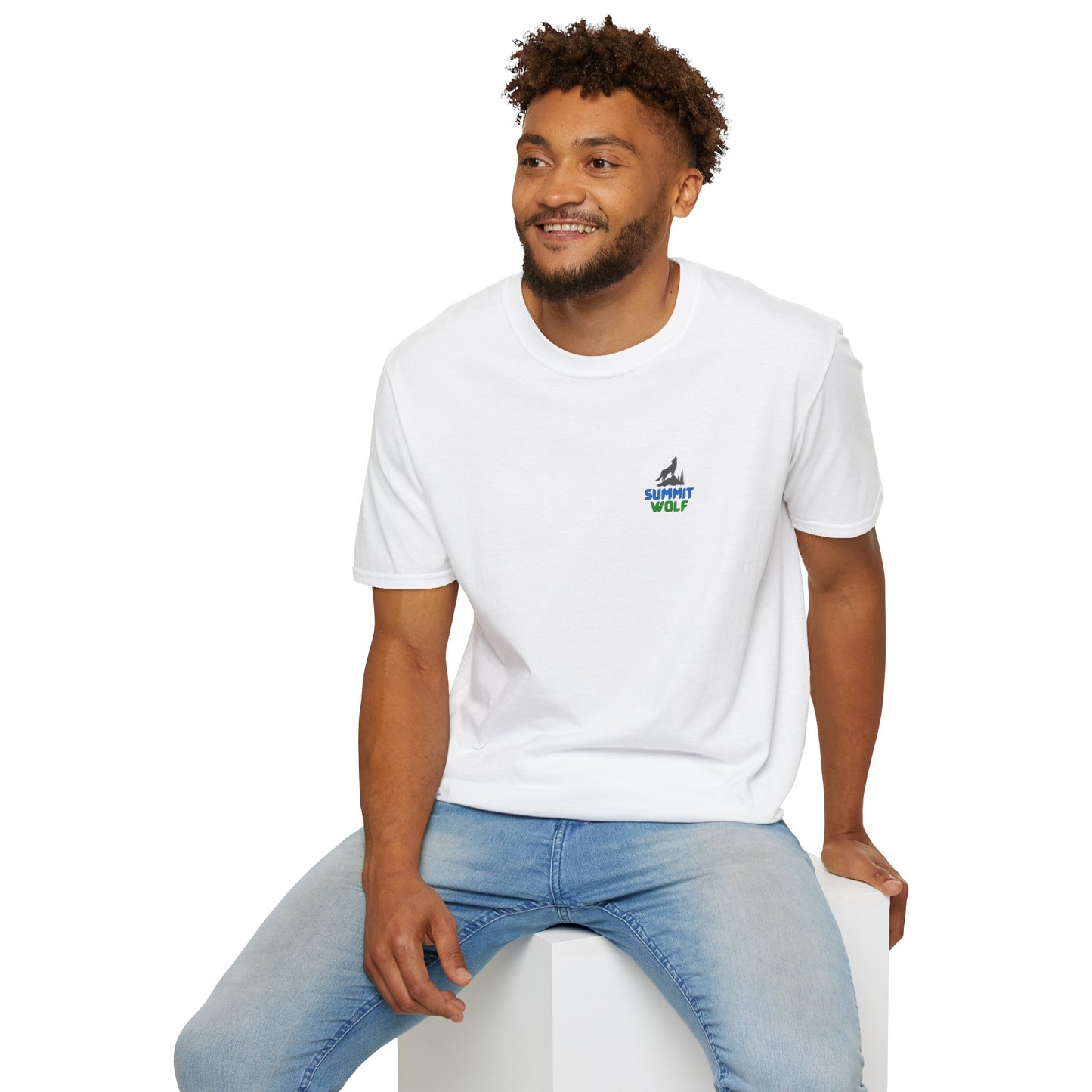 Summit Wolf Adventure Unissex Softstyle T-Shirt