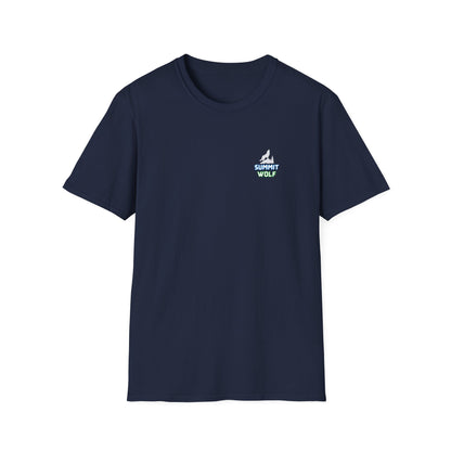 Summit Wolf Adventure Unissex Softstyle T-Shirt